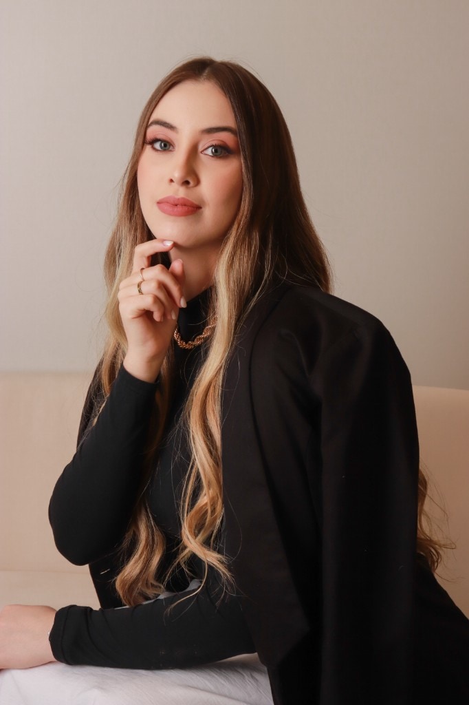 Retrato elegante na campanha de Dia dos Namorados da Dra. Lauren Santana.